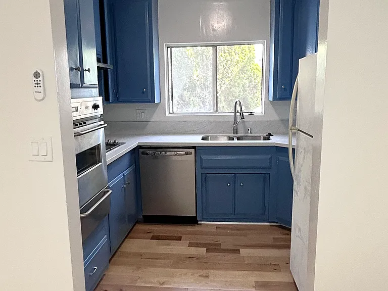 1627 Manning Ave #4 — Photo 1