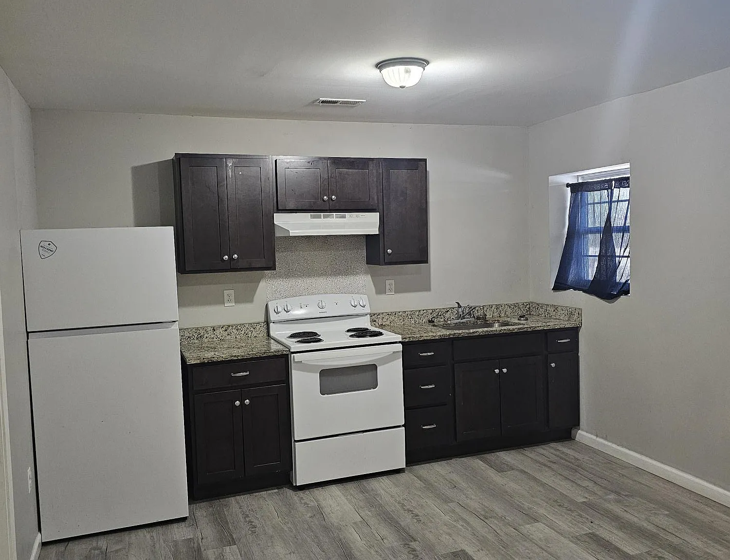 2 bed, $955 — Photo 1