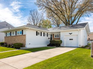 701 Pin Oak Dr, Erie, PA 16504