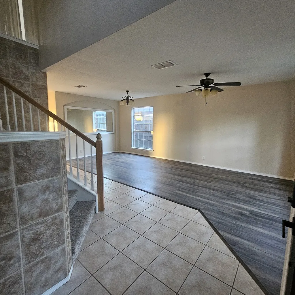Spacious 3-Bedroom Home in Cedar Park with Attached Garage — Photo 3