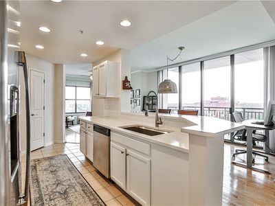 3040 Peachtree Rd NW UNIT 811, Atlanta, GA, 30305