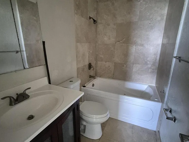 10039 Winding Lake Rd #202 — Photo 9