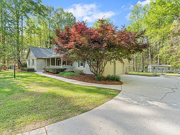 3rd image of 105 Decker Dr