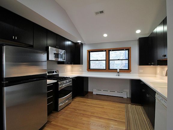 2nd image of 2137 W Superior St #2