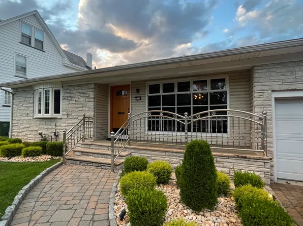 219 E 4th Ave #A, Roselle, NJ 07203