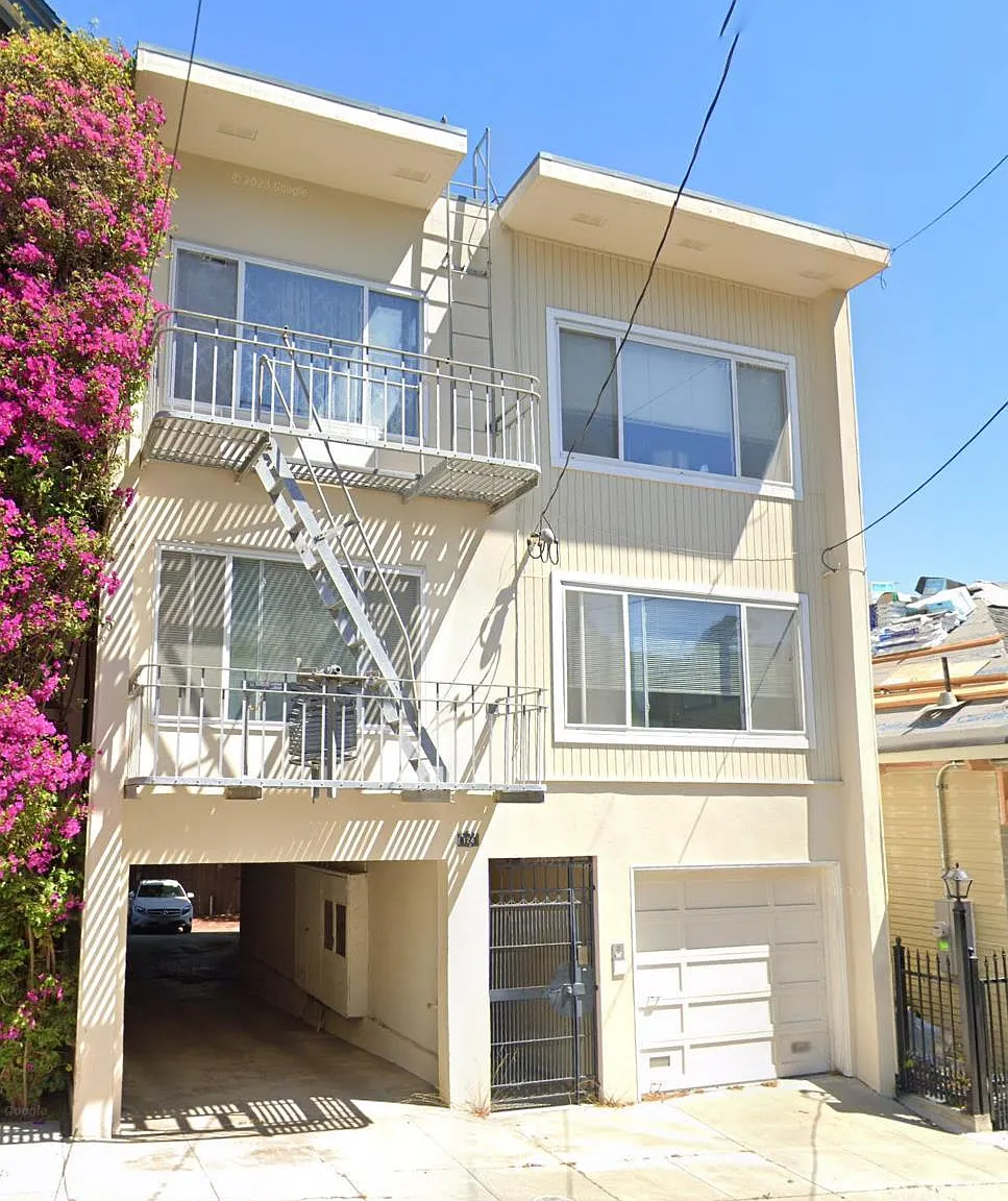 2 bed, 1.0 bath, 900 sqft — Photo 1