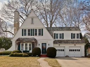 341 Burdick St, Libertyville, IL 60048
