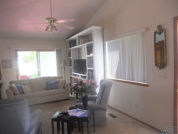 5th image of 1102 E Jane Ln