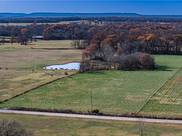 13471 White Oak Rd, Fayetteville, AR 72704