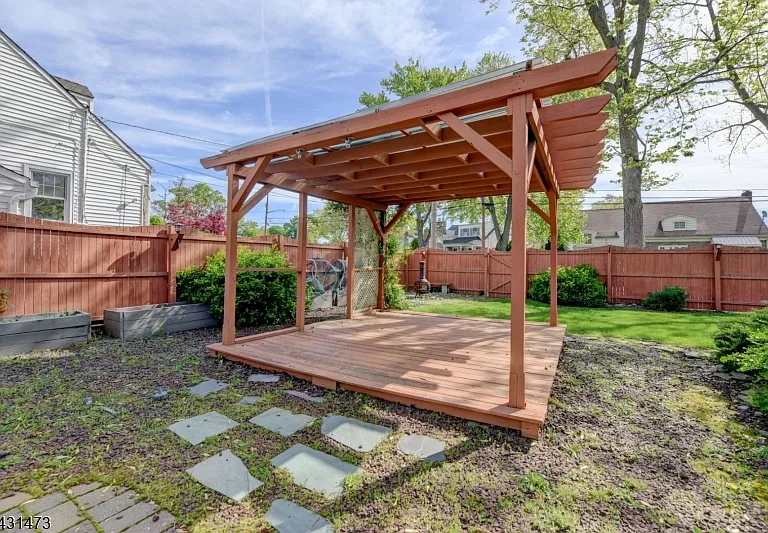 72 Colonial Dr — Photo 44