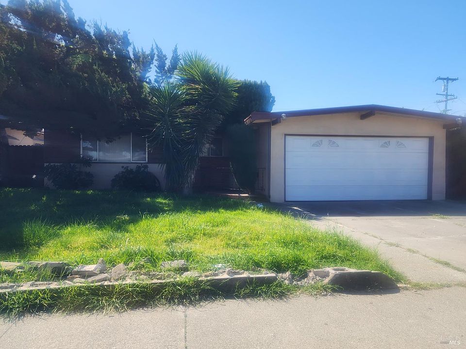 2nd image of 613 E Travis Boulevard