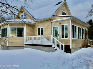 7639 Lake Shore Dr, Pocono Lake, PA