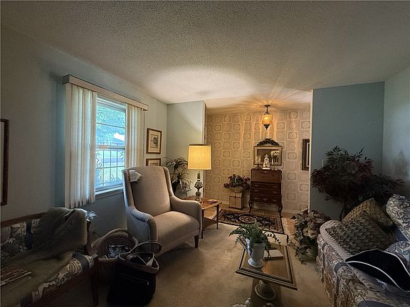 3rd image of 607 Skyline Dr