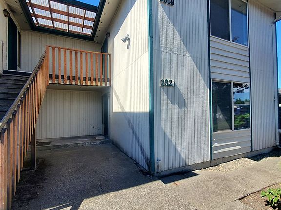 3rd image of 2321 Adams St #1