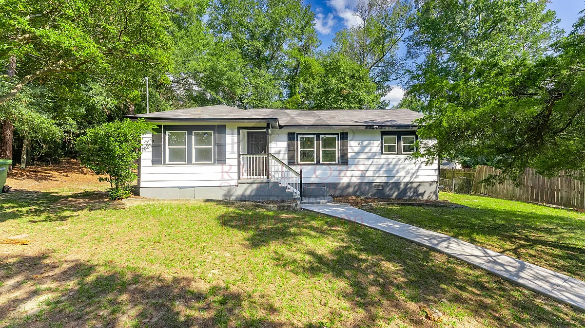 Building Photo - 3930 Fairview Dr