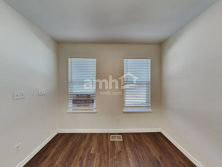 2496 Sierra Springs Dr — Photo 7