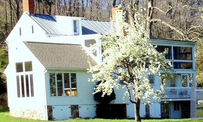 4 BR Colonial House