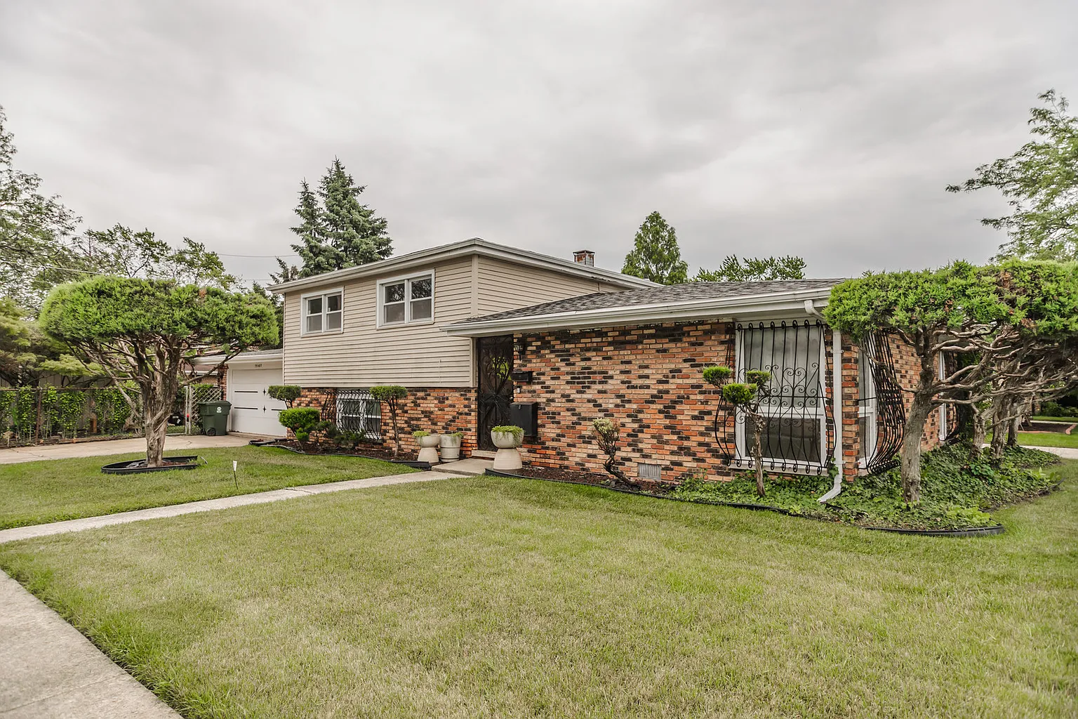 15407 Sunset Dr photo 1