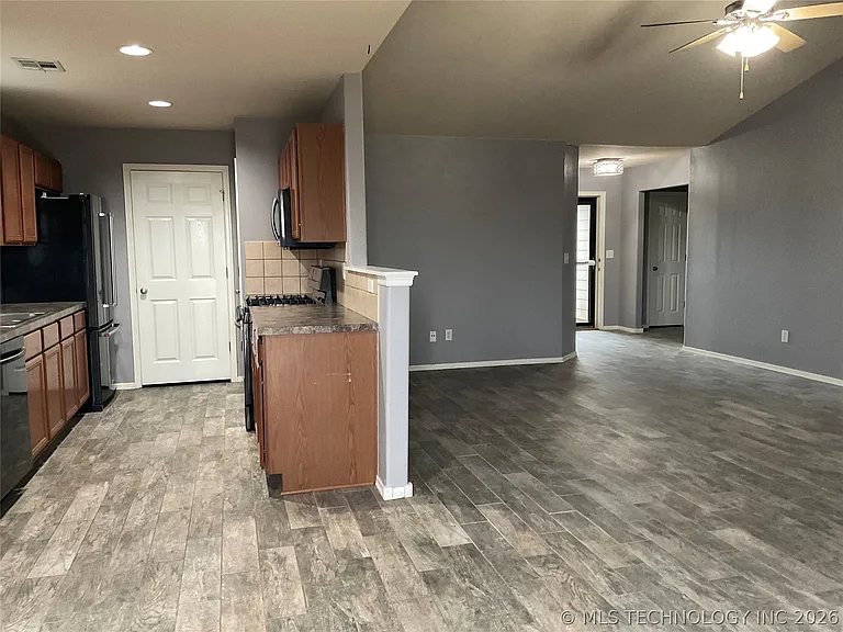 11120 N 143rd East Ave — Photo 7