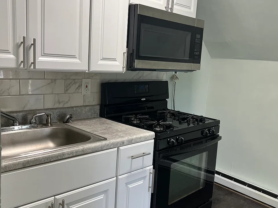 1105 W State St #3
