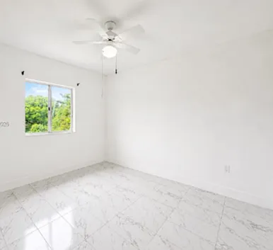 841 SW 6th St — Photo 4