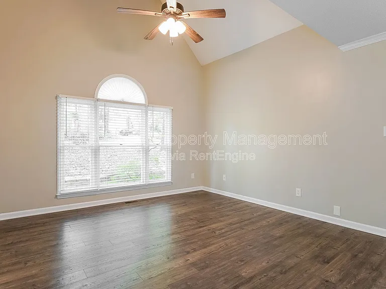 220 W Elm Ave — Photo 11