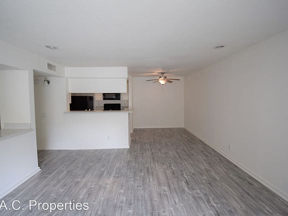 3rd image of 11035 Otsego St APT 212