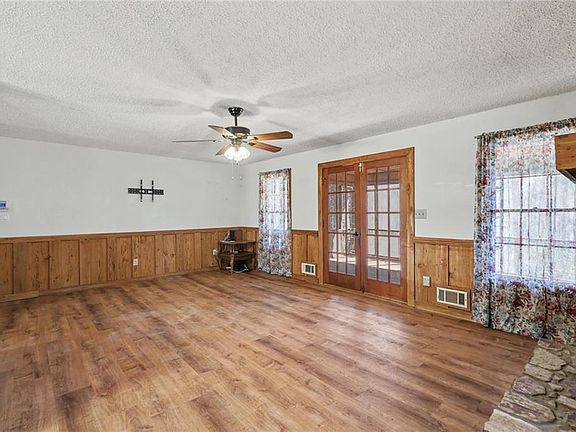 4th image of 1011 Paul Aiken Rd