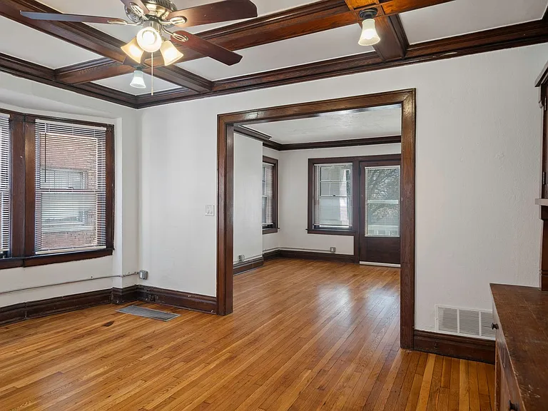 304-306 Gladstone Blvd — Photo 7