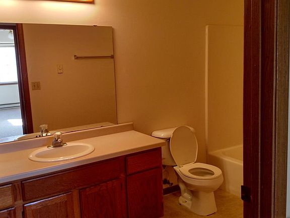4th image of 2040 Meadow Ct APT 2