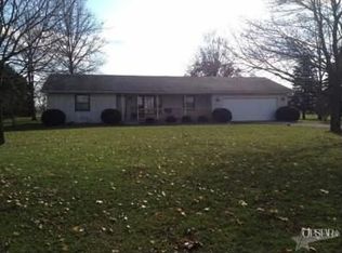 8233 Lafayette Center Rd, Yoder, IN 46798