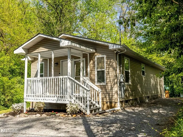 2803 Brooks Ave — Photo 1