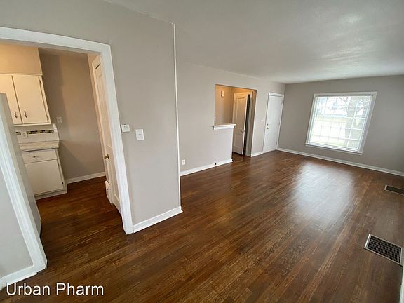 3rd image of 723 Dickinson St SE