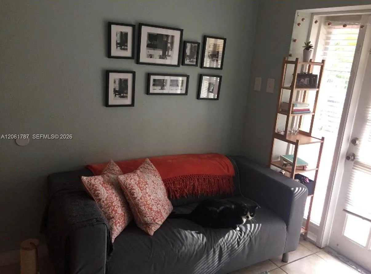 Tamiami Place Plan No 3 — Photo 2