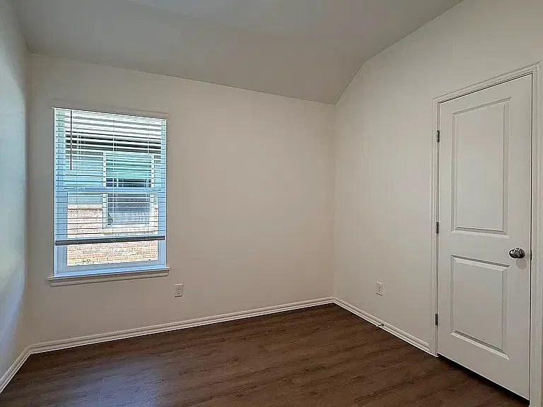 3 bed, 1200 sqft, $1,595 — Photo 4