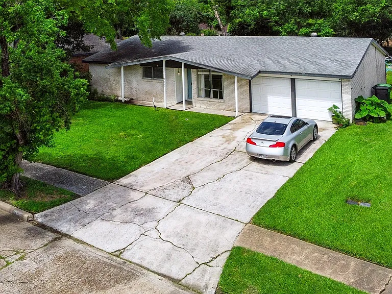 11930 Ashcroft Dr — Photo 1