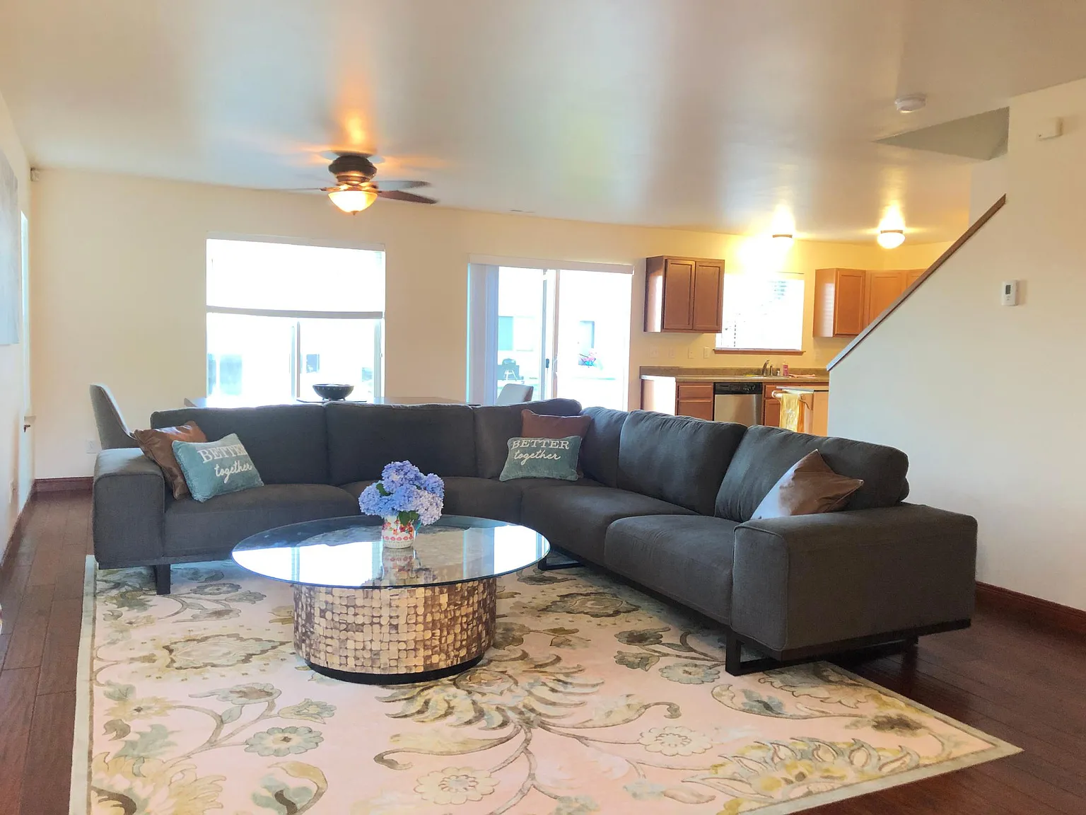4 bed, 2.5 bath, 2360 sqft, $900 — Photo 2