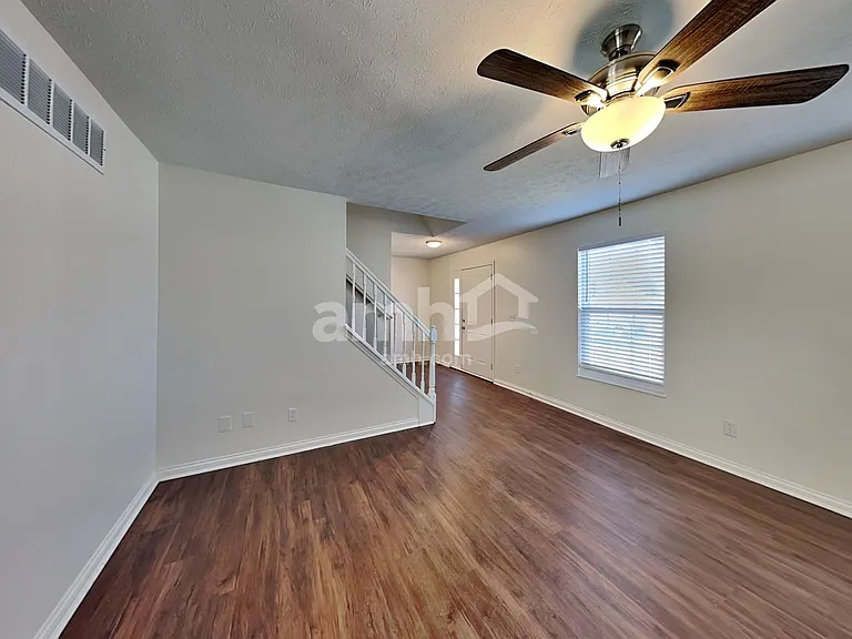 2159 Glenview Dr — Photo 8