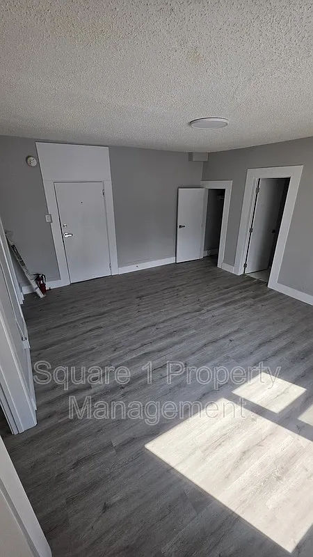 1 bed, 1.0 bath, $1,100 — Photo 2