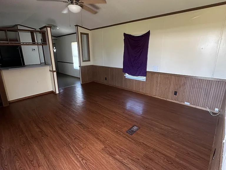 142B Roy St — Photo 2