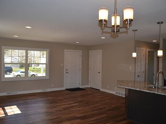 3rd image of 1606 S Clover Knoll Pl