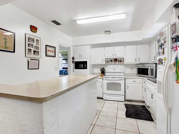 4th image of 615 N 31st Ave