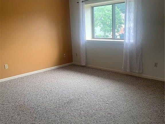 4th image of 902 Summer Hill Dr