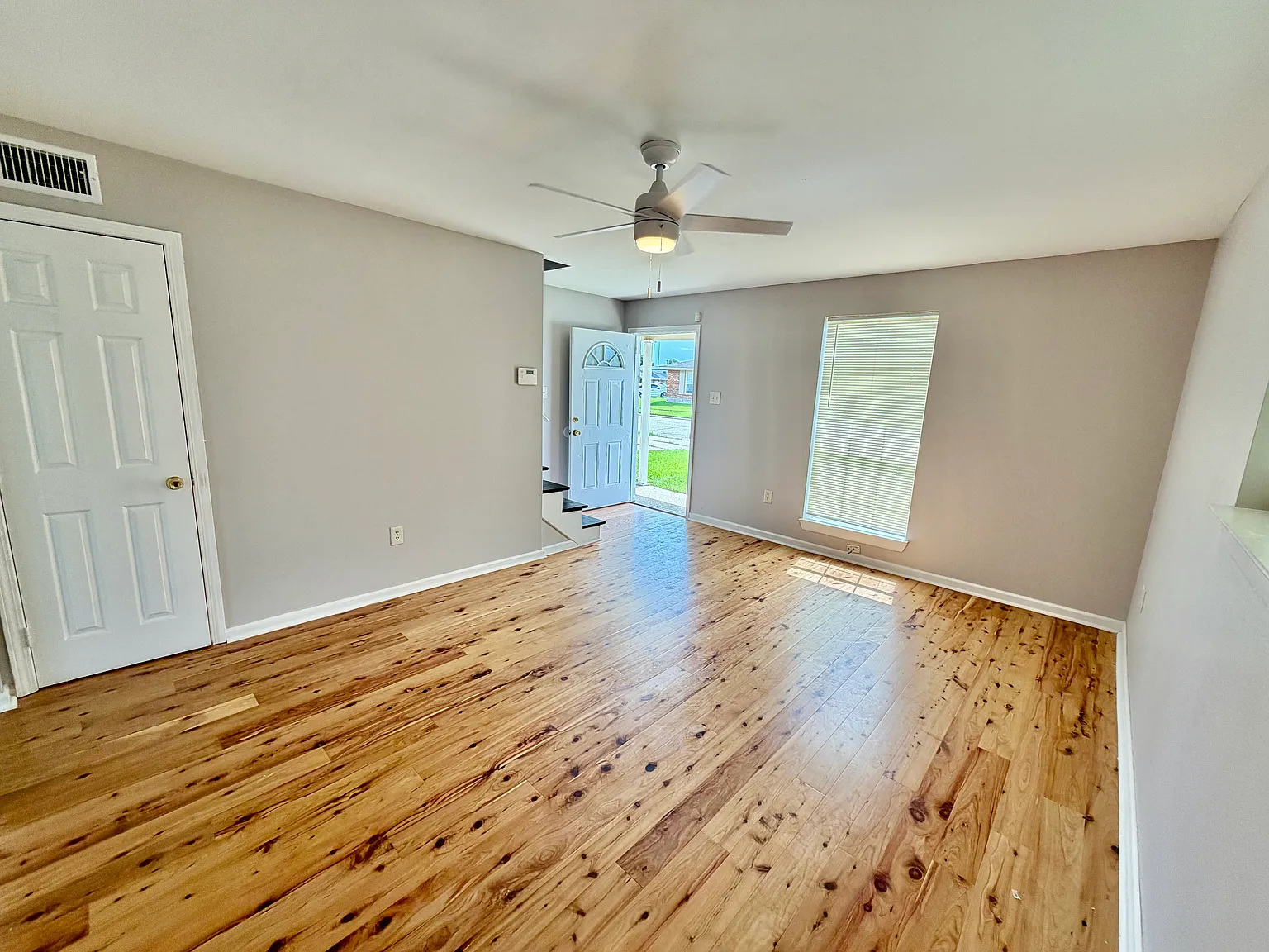 2 bed, 1.5 bath, 1100 sqft, $1,200 — Photo 3