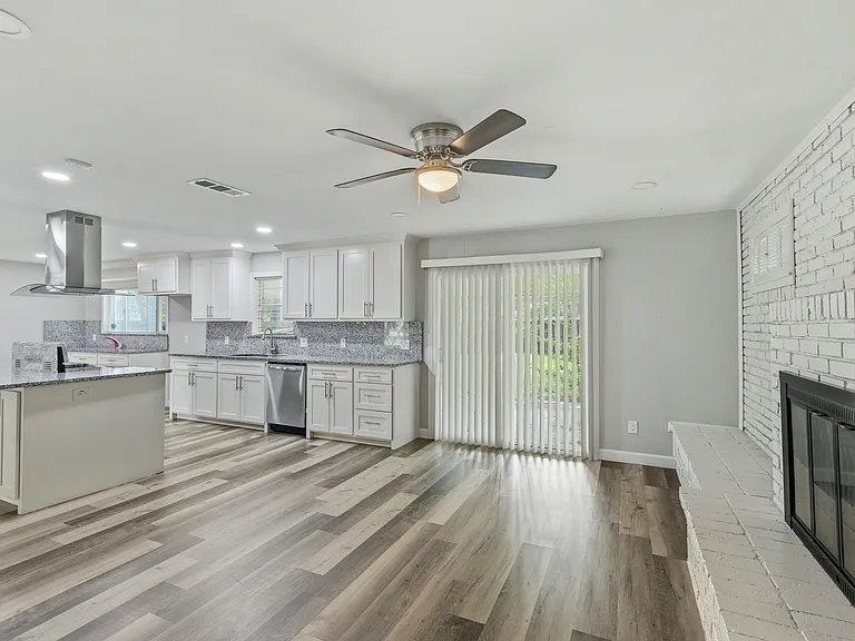 1508 Grantland Cir — Photo 6