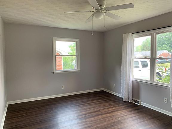 4th image of 440 Edgewood Dr