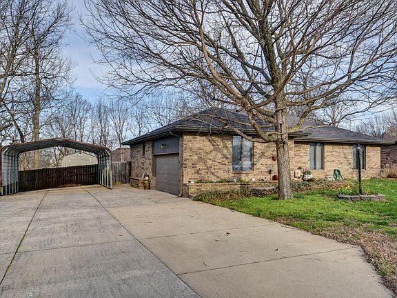 3rd image of 829 S Barwick Pl
