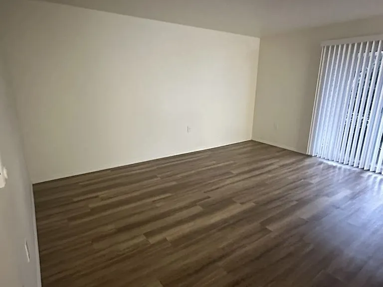 Dearborn Square Apartments — Photo 13