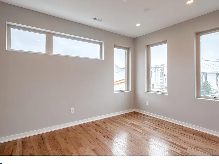 1846 E Cumberland St — Photo 11