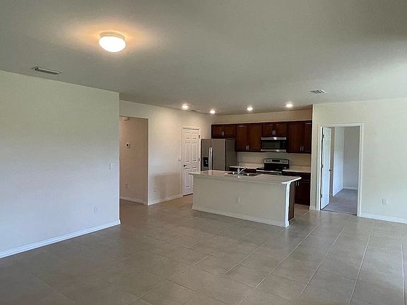 2nd image of 114 SE 10th Terrace Cpe